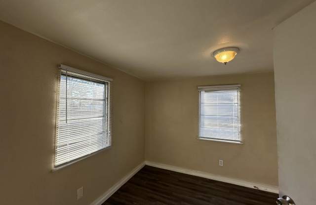 114 Avenue H - 114 Avenue H, Hooks, TX 75561
