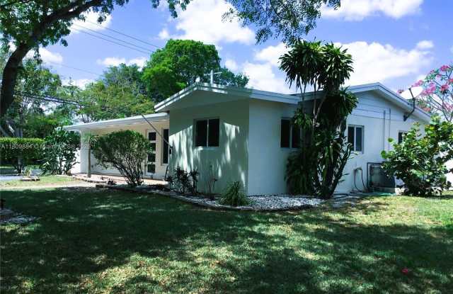 5881 SW 15th St - 5881 Southwest 15th Street, Plantation, FL 33317