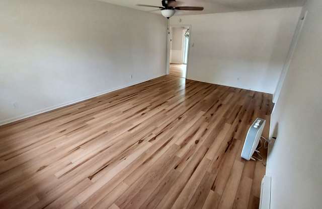 2 Bedroom 1 Bath 1025 Sqft Home Minutes to Downtown Stevensville Gallery 3