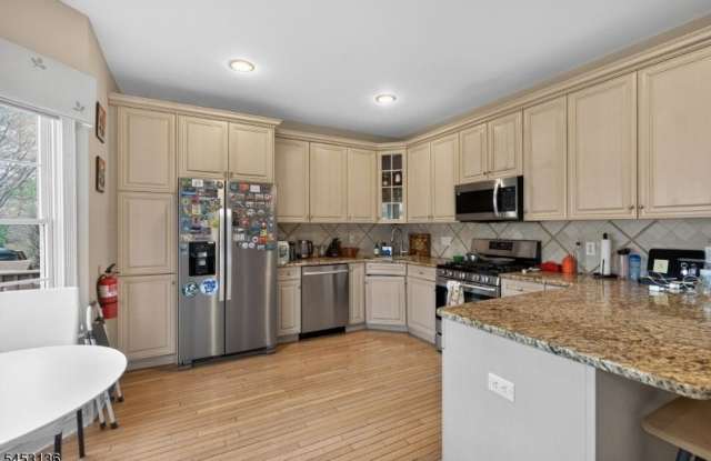 70 Winged Foot Dr Gallery 4