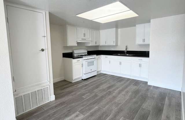 Park Tower Apartments Gallery 4