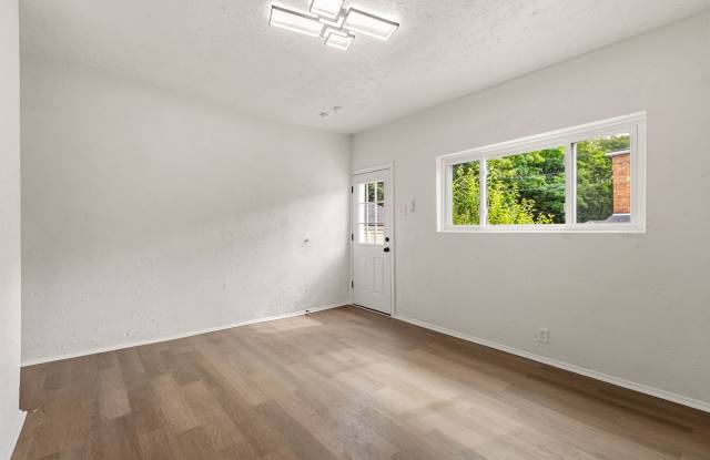 2 Bed / 1 Bath – Updated East Liberty Home – HALF MONTH FREE! Gallery 3