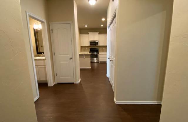 Newer Duplex In Surrey Hills * 3 Bedroom 2 Bath 2 Car Garage on Culd-a-sac Gallery 4