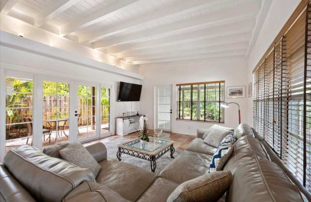 2201 N Lakeside Drive Gallery 4