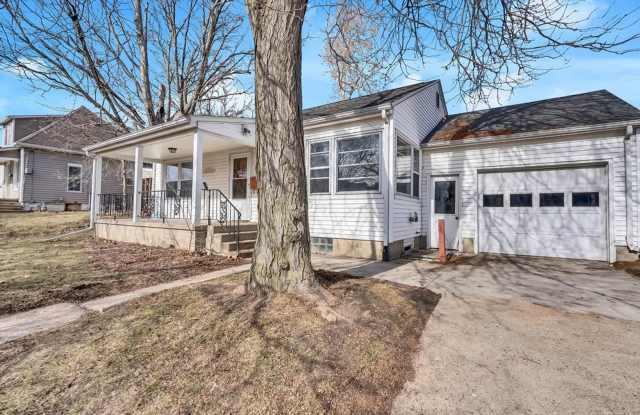 1217 W 19th St - Cedar Falls photos photos