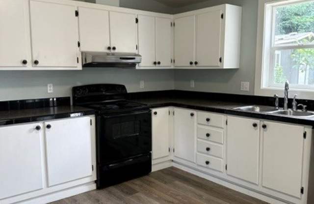 FREE RENT AND $1,000 SECURITY DEPOSIT - Single Level Updated Home w/ Spacious Yard and Loads of Storage photos photos