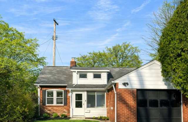 Cozy  Convenient Euclid Home Near Lake Erie photos photos