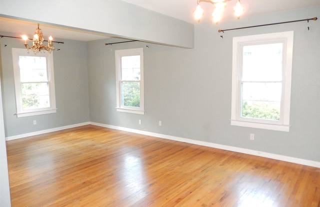 1553 Proctor Gallery 4