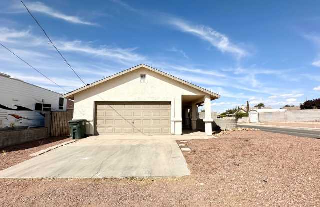 Come check out this 3 bedroom, 2 bathroom home Near the Hualapai Mountains! - 2647 Simms Avenue, Kingman, AZ 86401