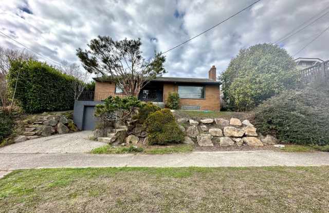 Highly Desirable Bryant home. 3 bed, 2 bath, + media room +office/work out!!!! Location Location Location - 5539 36th Avenue Northeast, Seattle, WA 98105