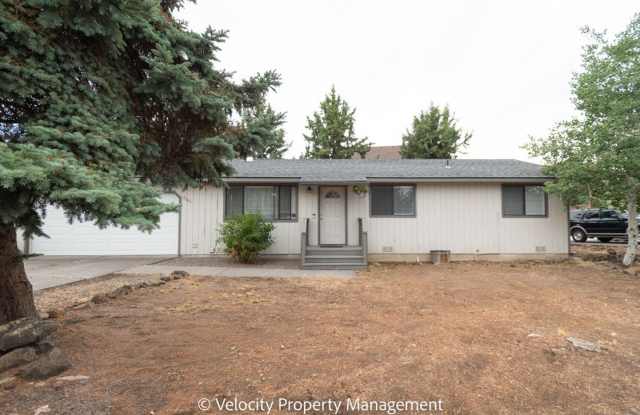 Charming Single Level Home in NE Bend! photos photos