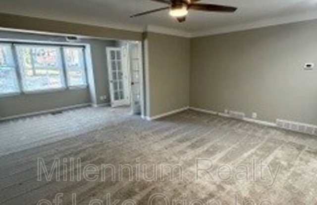 659 Beardslee Dr Gallery 3