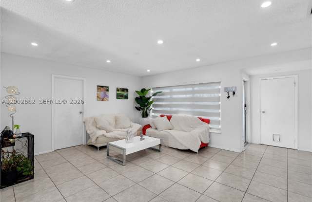 11911 NW 32nd Mnr Gallery 4