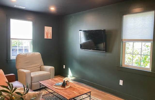 818 Kirkwood Avenue Gallery 2