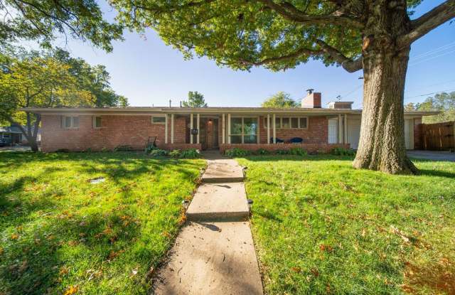 Spacious Midtown Ranch In Patrick Henry School District! Gallery 3
