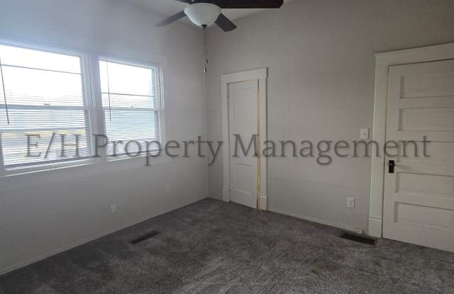 1007 West Maple Street - 2 photos photos