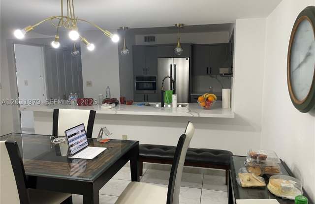 1621 Collins Ave photos photos