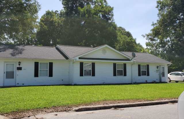 2 Bedroom 1 Bath Duplex close to town photos photos