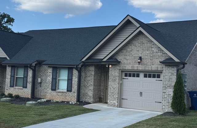Knoxville 37912 - 2 bedroom 2 bath condo - call Chad Weeks 865-567-6193 photos photos