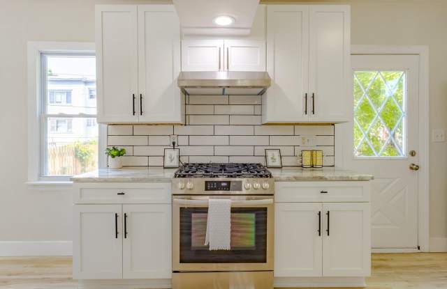 Updated 4 bedroom Bayview Single Family Home photos photos