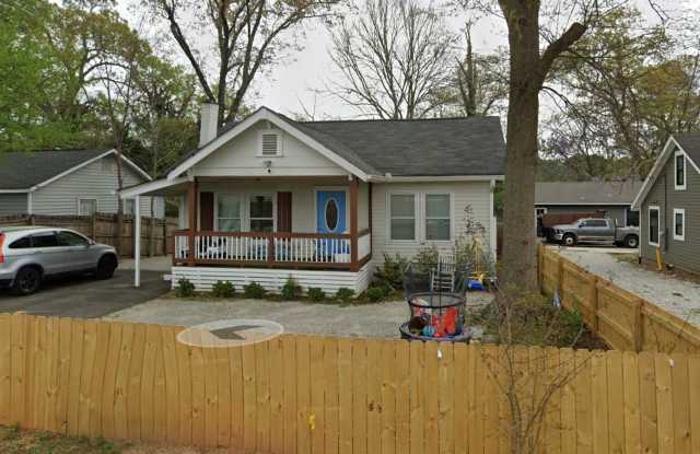 Charming 3BR and 2 Baths House in Marietta - 1661 Joyner Avenue Southeast, Fair Oaks, GA 30060