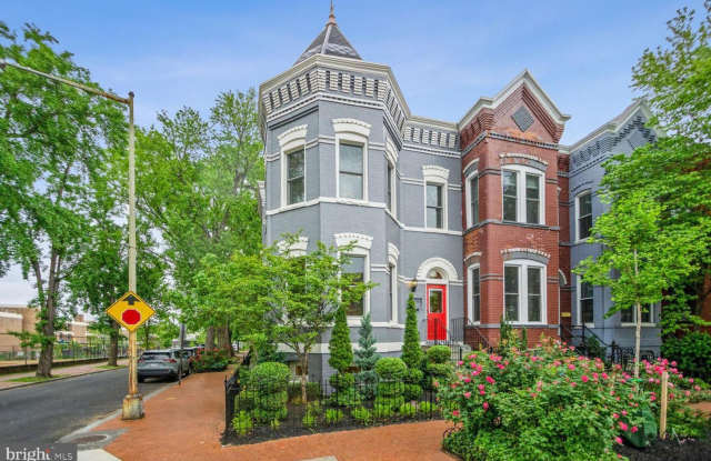 Capitol Hill North Neighborhood Basement Condo Light-filled 2BR 1 BATH Utilities Included Gallery 1