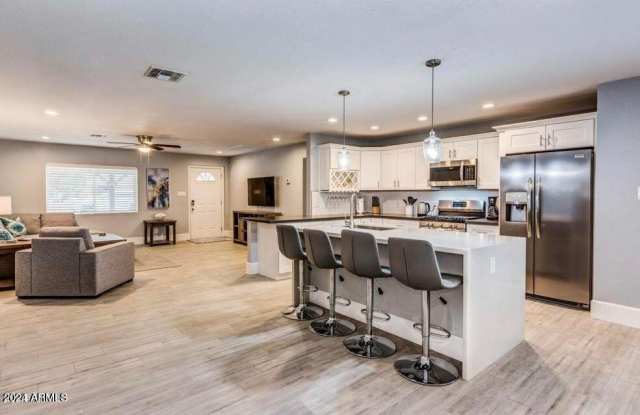 8535 E Catalina Drive Gallery 2