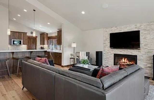 766 Rosewood Circle Gallery 3