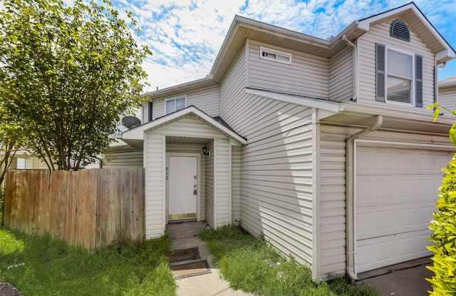 812 Isla Verde Plaza - 812 Isla Verde Plaza, Dallas, TX 75211