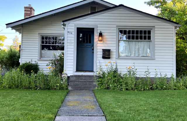 Charming Historical Home, Desirable Downtown Location. Flexible Lease Terms, 30-day Min. All Utilities Incld. Gallery 3