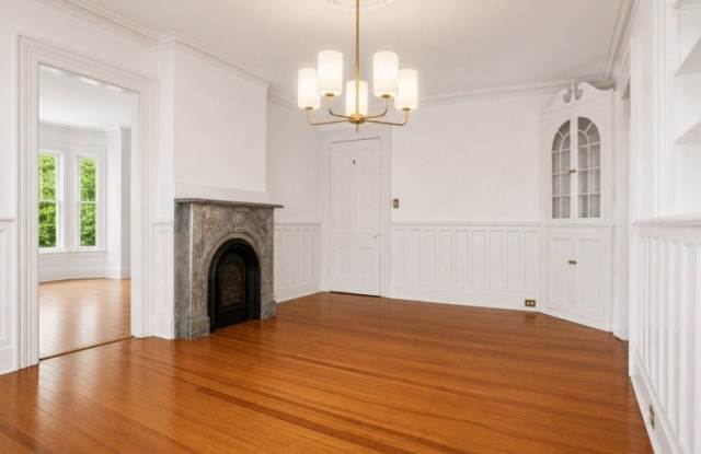 28 Franklin Pl Gallery 4