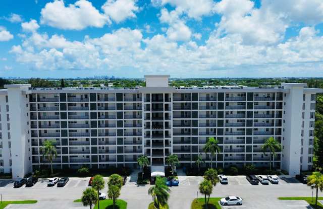 3100 N Palm Aire Dr photos photos