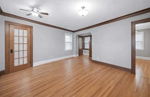 Huge 5 Bedroom for June 1st! - Close By Hamline, St Thomas, Macalester and Concordia Gallery 4