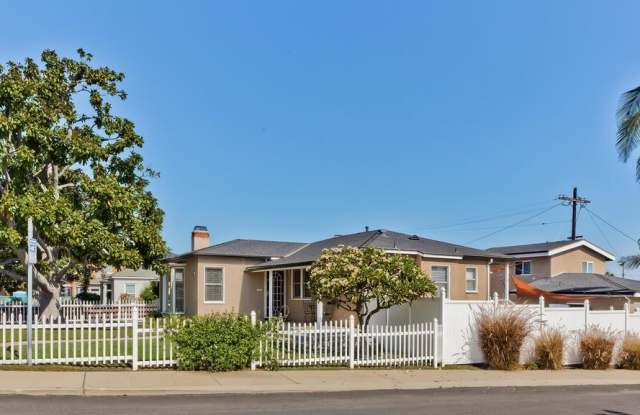 8116 Yorktown Ave - 8116 Yorktown Avenue, Los Angeles, CA 90045