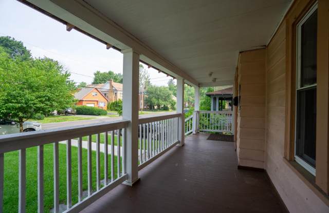 229 Fellows Avenue - AVAILABLE 8/1/27 - Bright Flat With Front and Back Porches On Quiet Residential Street Gallery 3