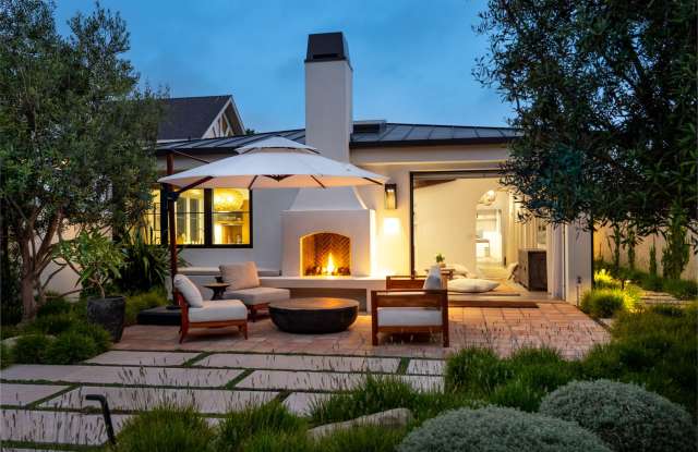 Fully Furnished Luxury Retreat in Pierpont! Gallery 1