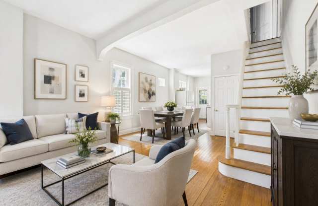 SEPTEMBER 10 Large FAIRMOUNT TOWNHOUSE - private patio photos photos