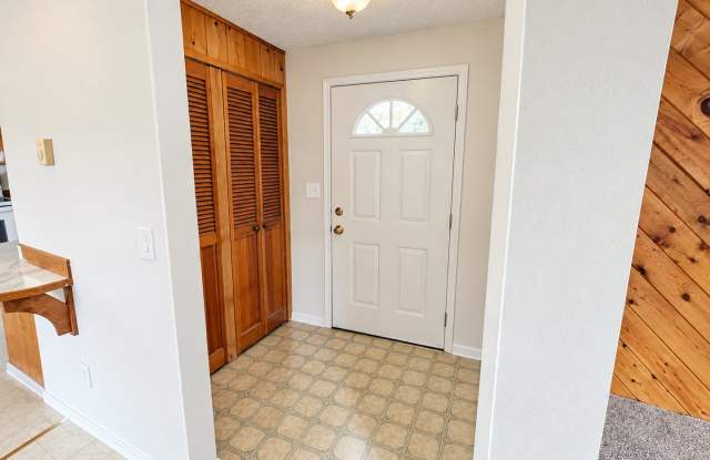 BEAUTIFUL HOME, SHOP & SAUNA ON 15 ACRES IN SW REDMOND!! Gallery 4