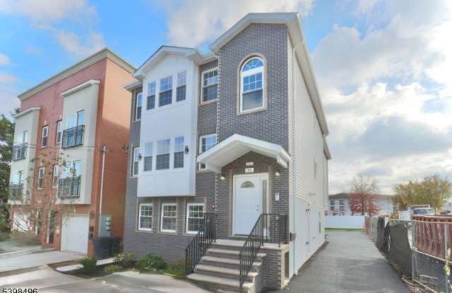 32 Garibaldi Ave photos photos