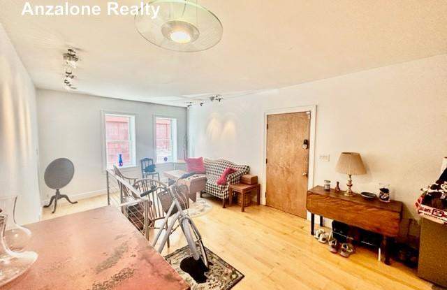 152 Prince Gallery 2