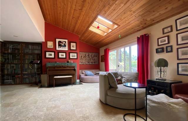 438 Nyes Place Gallery 4