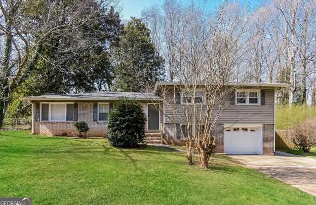 5613 Woodland photos photos