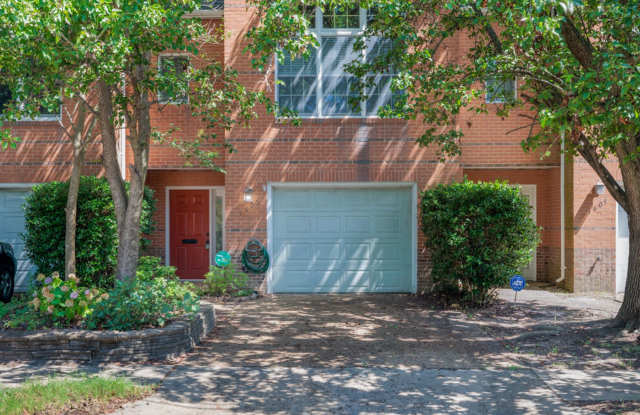 Beautifully maintained 3-bedroom, 2.5-bathroom townhome offering comfortable living in the convenient Meadowbrook neighborhood of Norfolk! Gallery 1