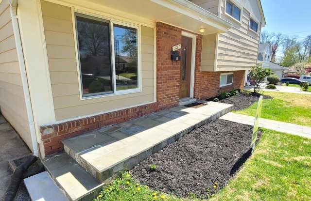 13007 VANDALIA DRIVE Gallery 2