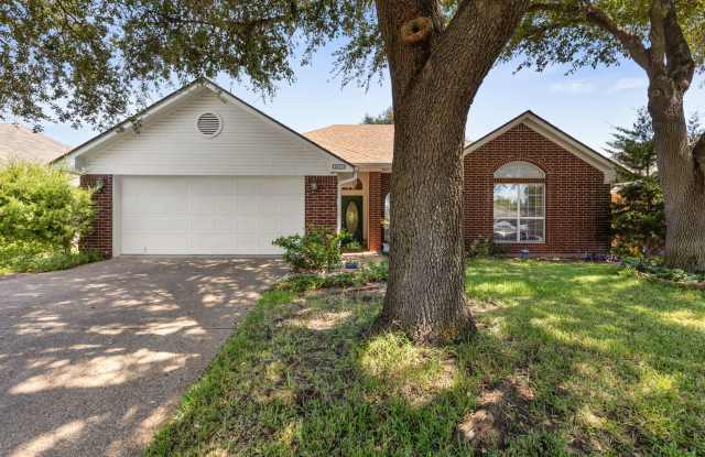 Great 3 Bedroom 2 Bath Home in Midway ISD! Gallery 1