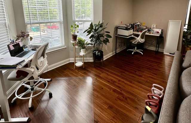 210 Tulip Lane Gallery 4