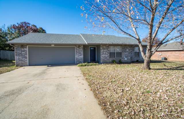 Very Well Kept 3BR/2BA home in Wedington Area! Great location, great yard! Ready for showings! photos photos