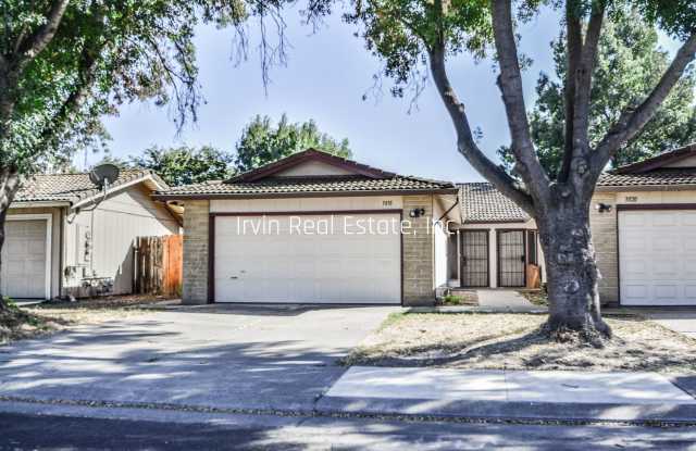 3 Bedroom and 2 Bath Duplex Gallery 1