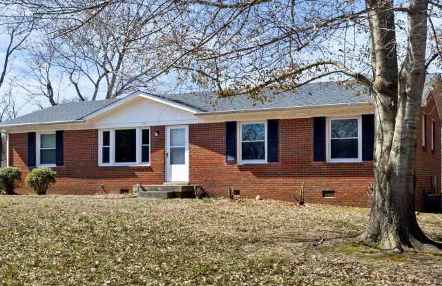 201 Eva Dr - 201 Eva Drive, Clarksville, TN 37042 201 Eva Dr - 201 Eva Drive, Clarksville, TN 37042