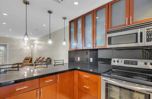 10652 NW 88th Ave - 10652 Northwest 88th Avenue, Hialeah Gardens, FL 33018